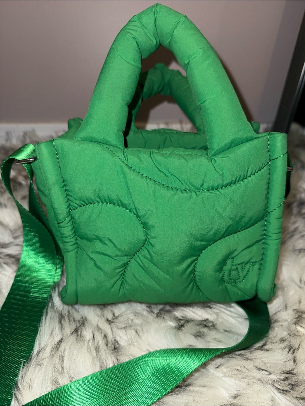 Green Quilted Puffer Crossbody Bag with Detachable Strap - Picture 3 of 5